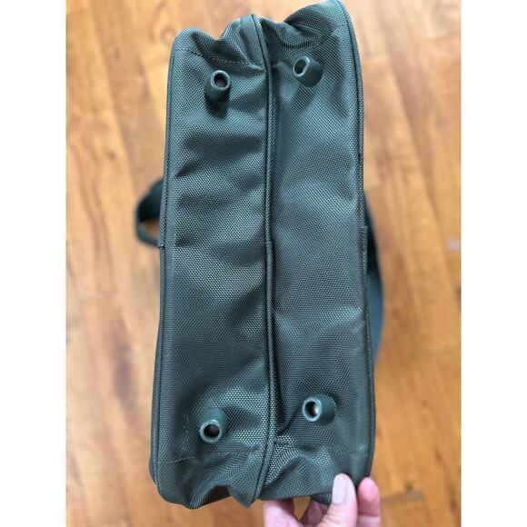 Delsey Laptop Computer Messenger Bag Army Green Tons of Storage - Picture 7 of 10